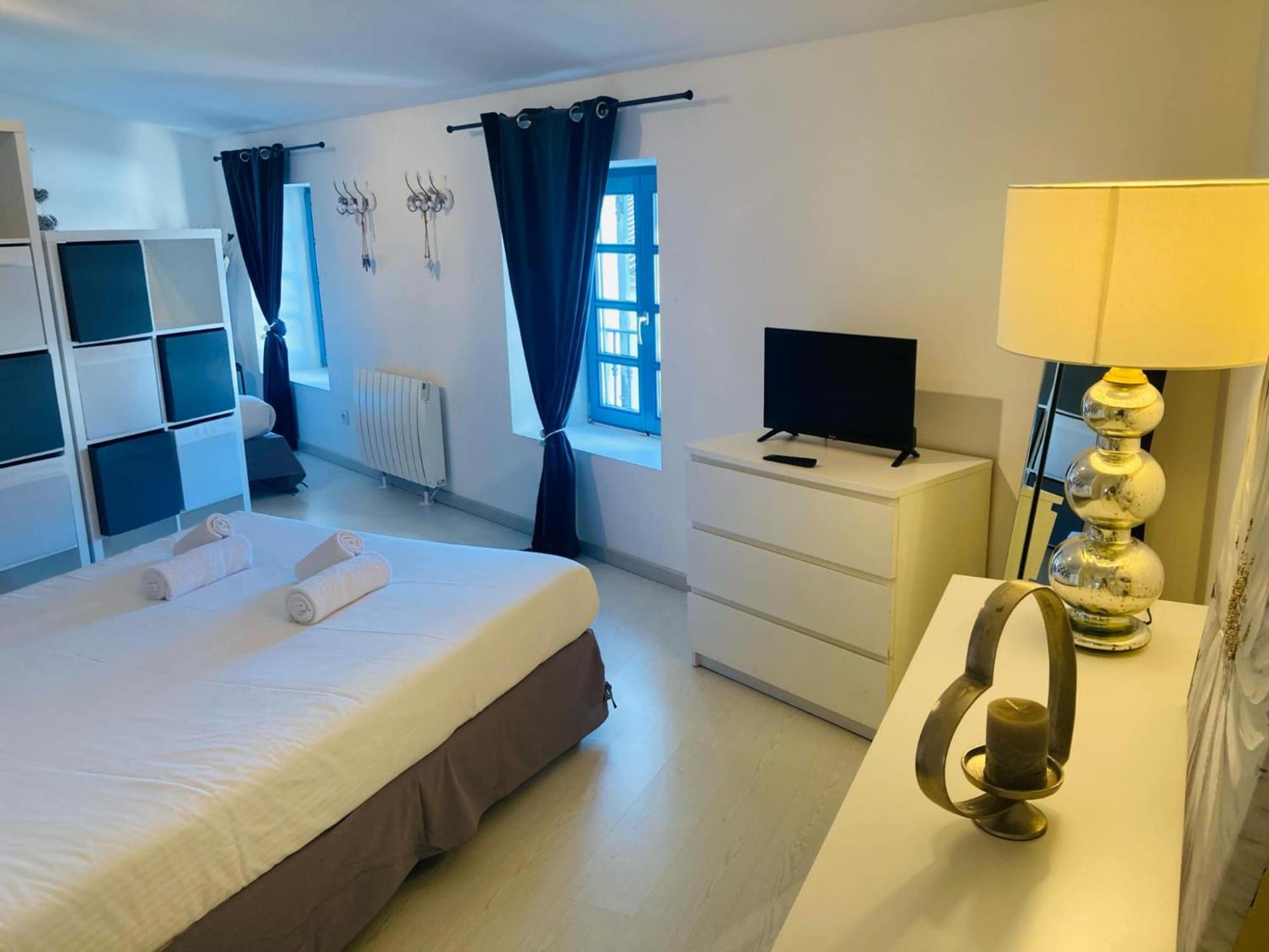 C'Est Une Maison Bleue Carcassonne Bagian luar foto
